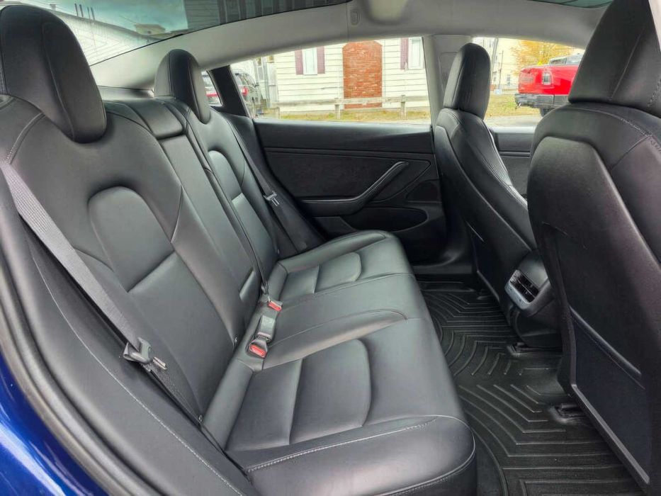 Tesla Model 3 Long Range      2019