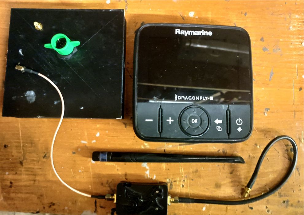 Echosonda raymarine przystosowana do łódki zanętowej