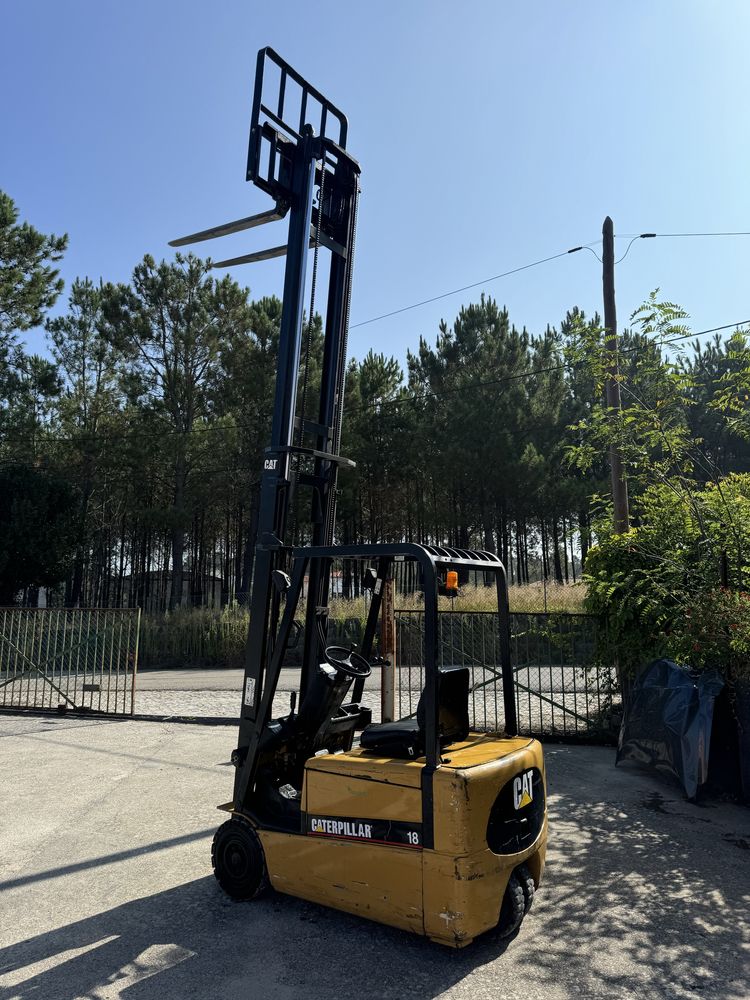 Empilhador eletrico cat 1800kg