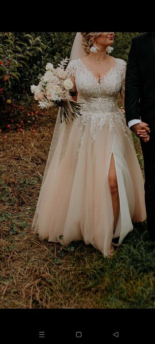 Suknia ślubna z długim rękawem