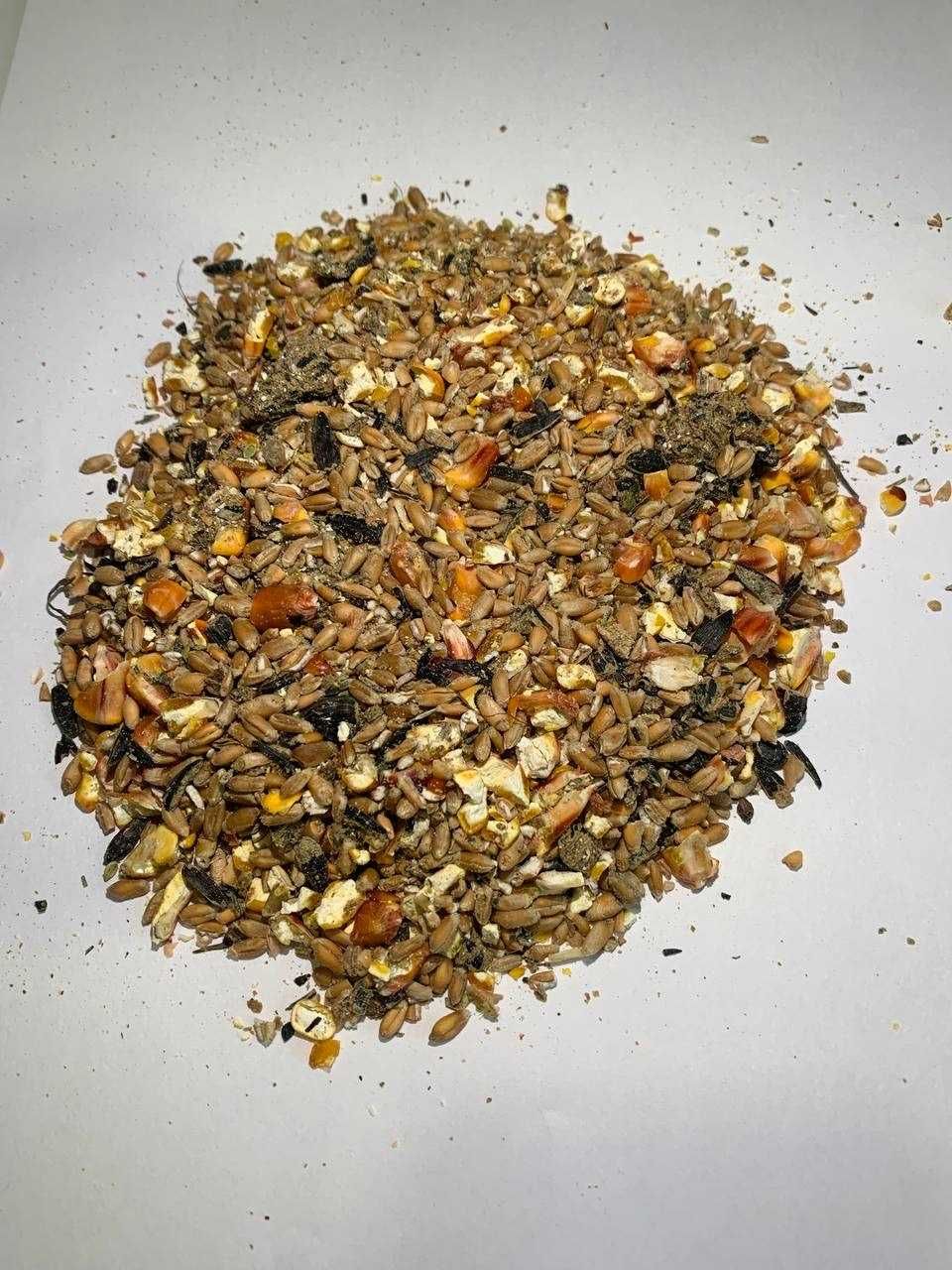 Кормова суміш для курей та тварин
