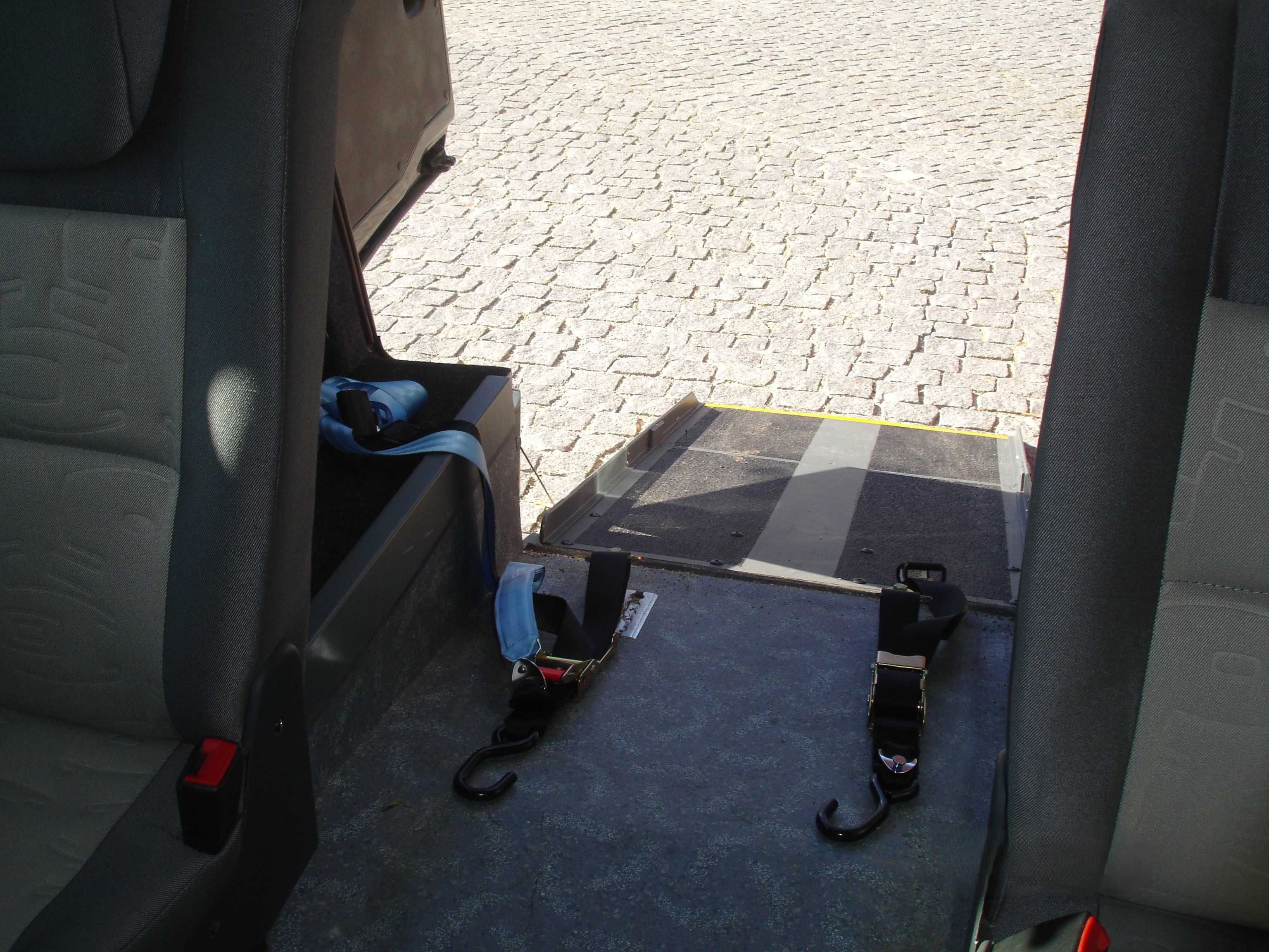 Peugeot Partner - Adaptado com Rampa de Acessibilidade