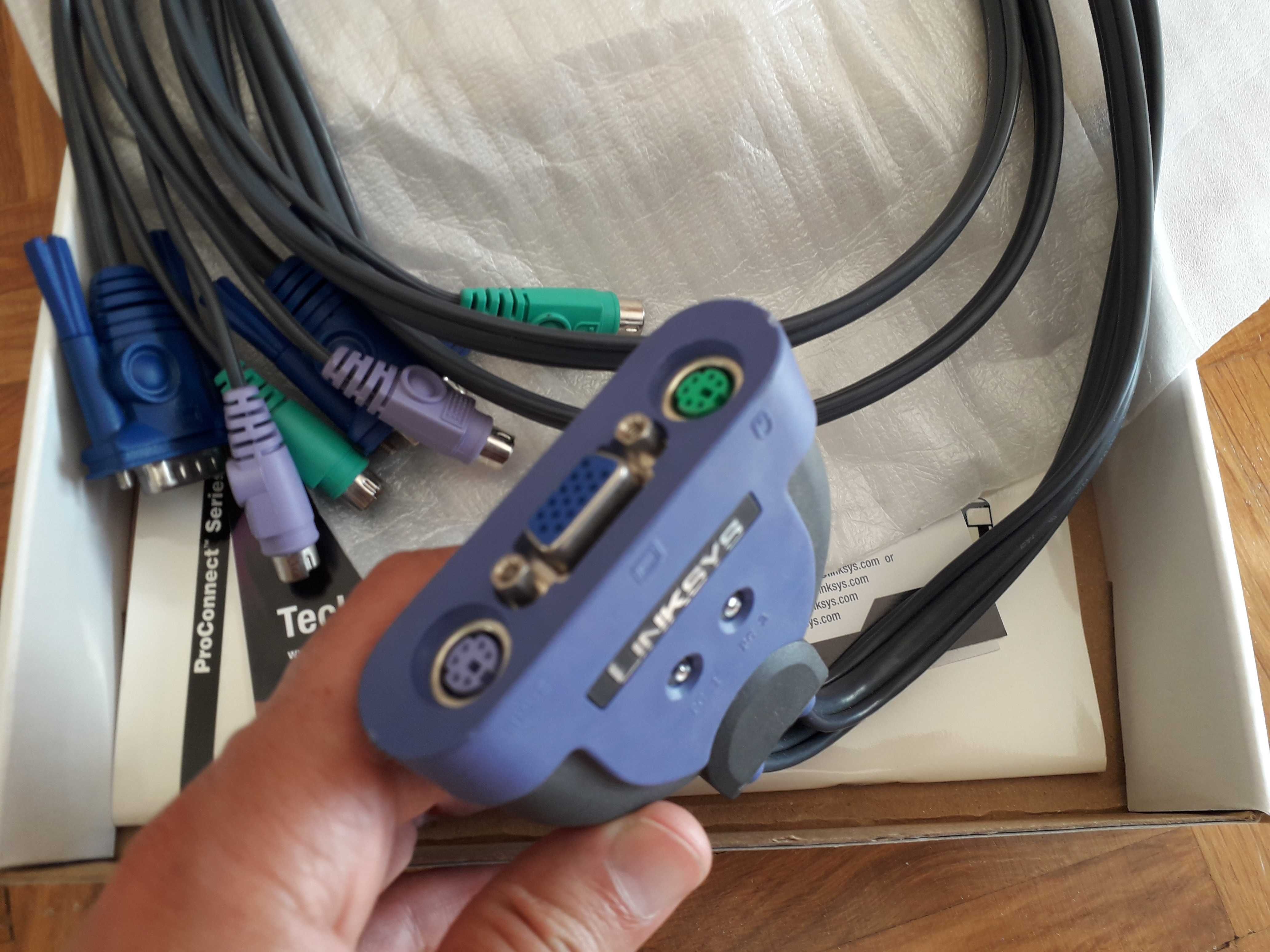 LINKSYS Integrated KVM 2-Port Switch