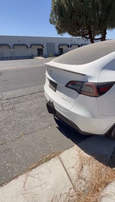 Tesla model Y 82kw dual motor Perfomance