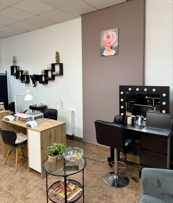 Odstapię salon kosmetyczny w pełnym wyposażeniem i bazą klientòw