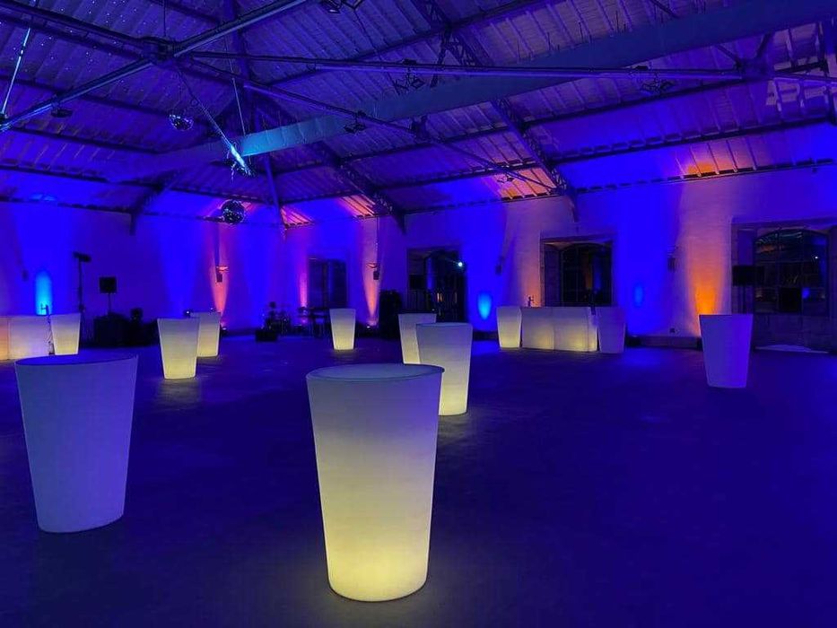 Mesas de bar com iluminação rgb