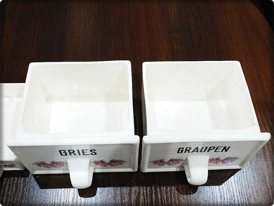 Zestaw Stare pojemniki kuchenne porcelana Roesler na przyprawy z PRL