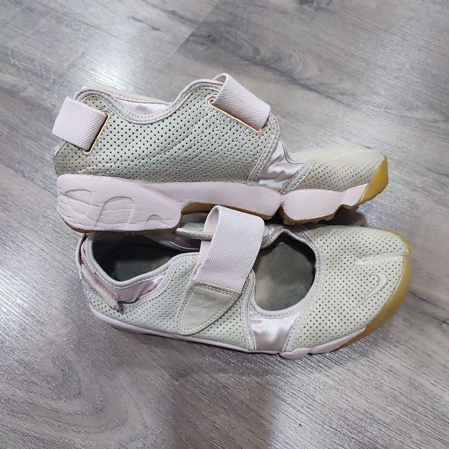 Кросівки Nike Air Rift 39 розмір