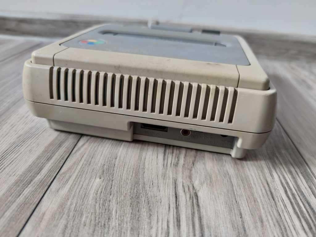 Konsola Nintendo SNES + fifa socer + pad + av
