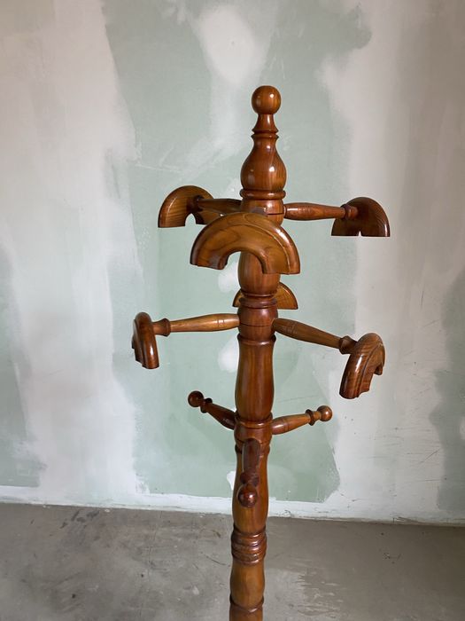 Cabide em madeira
