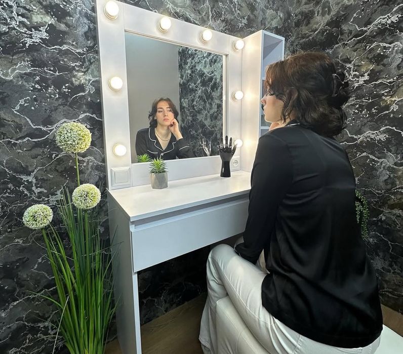 Солик стіл макіяжний з відсвіткою led лампи