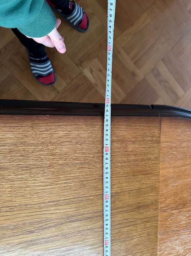 Drewniany stół rozkładany z regulowaną wysokością