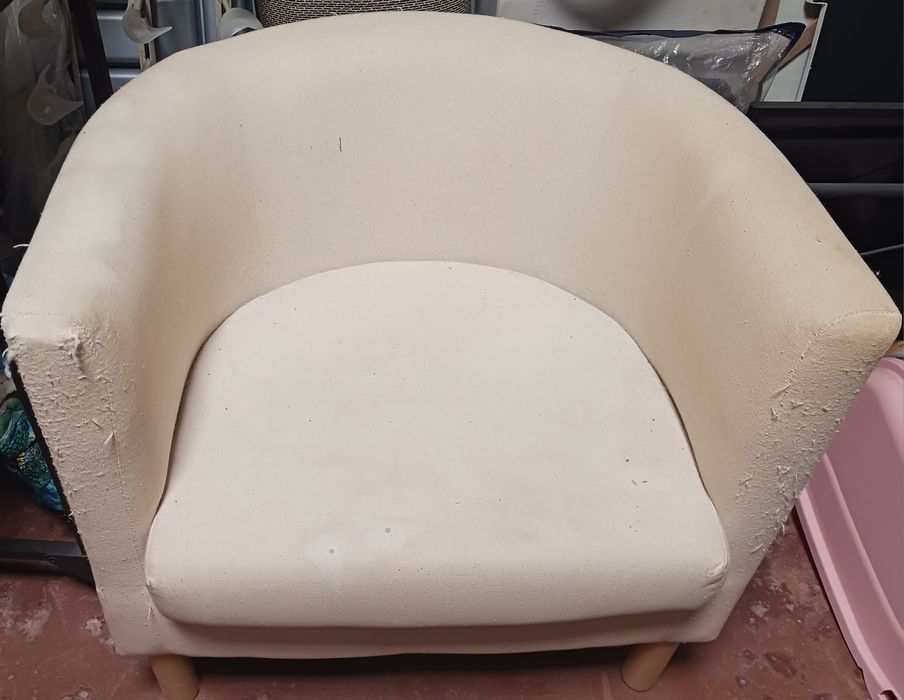 Cadeirão ikea cor crú