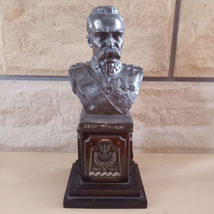 Józef Piłsudski popiersie na cokole 27 cm