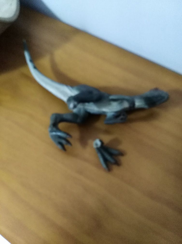 Dinossauro na loja  imaginário