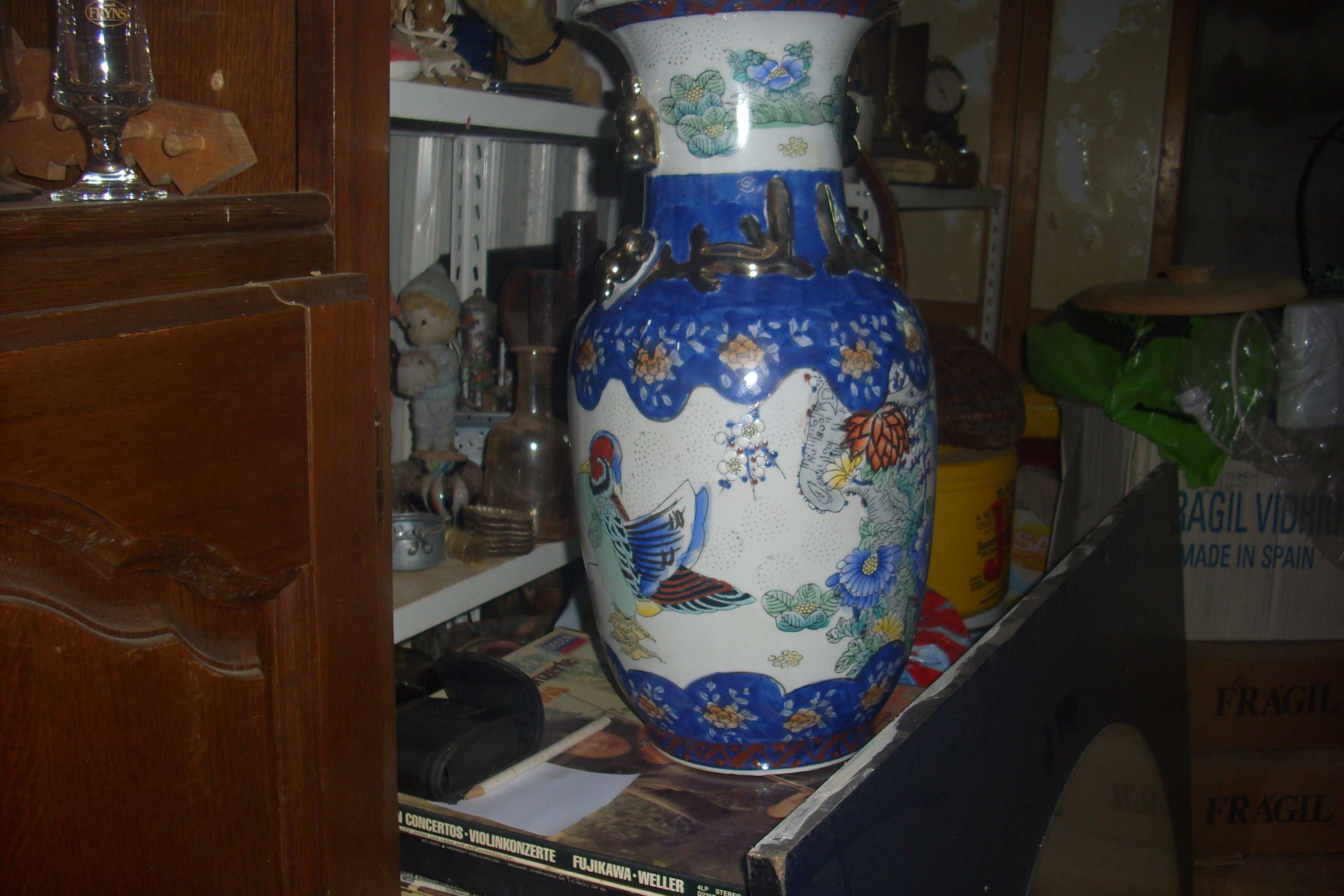 vaso orential em bom estado