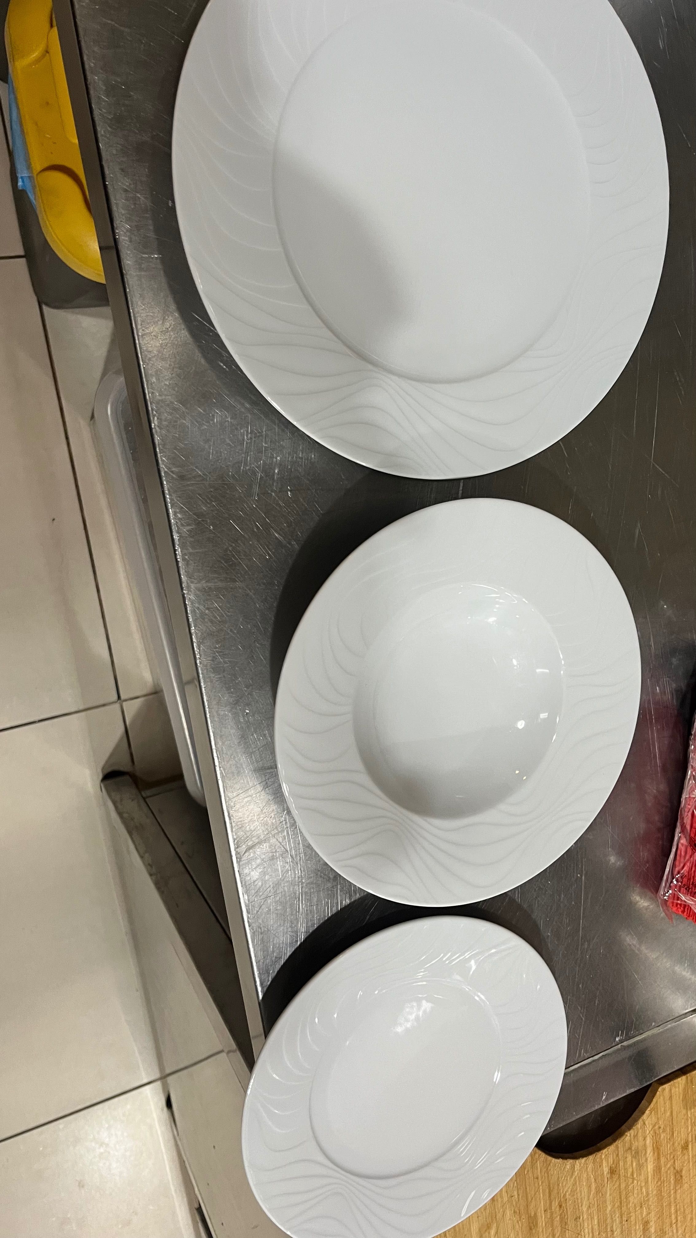 Pratos  como novos  sem uso