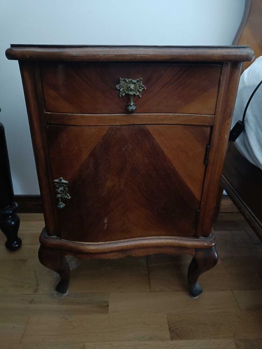 Mobília antiga em madeira maciça – preço negociável