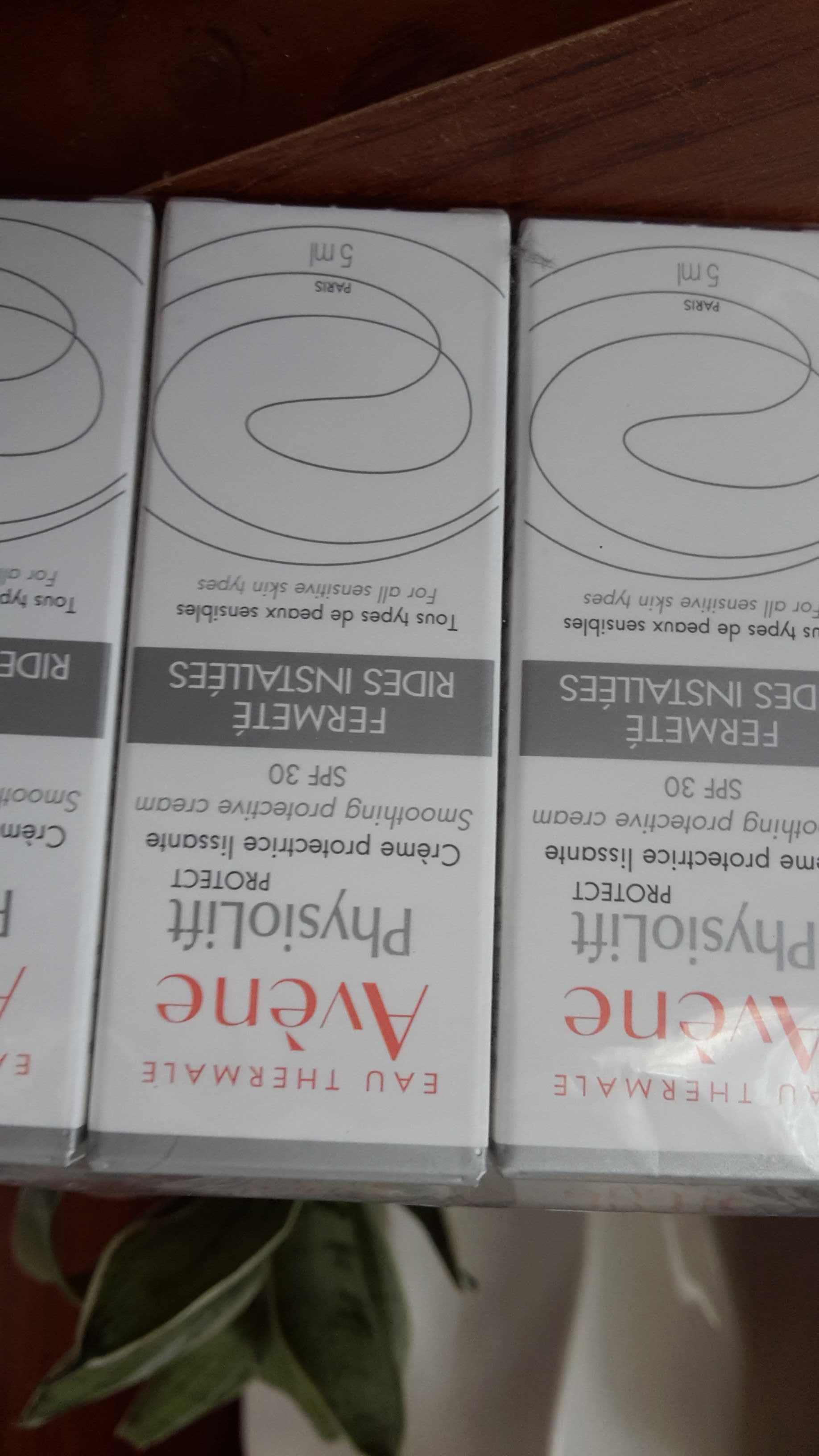 Avene PhysioLift PROTECT 
Wygładzający krem ochronny SPF30