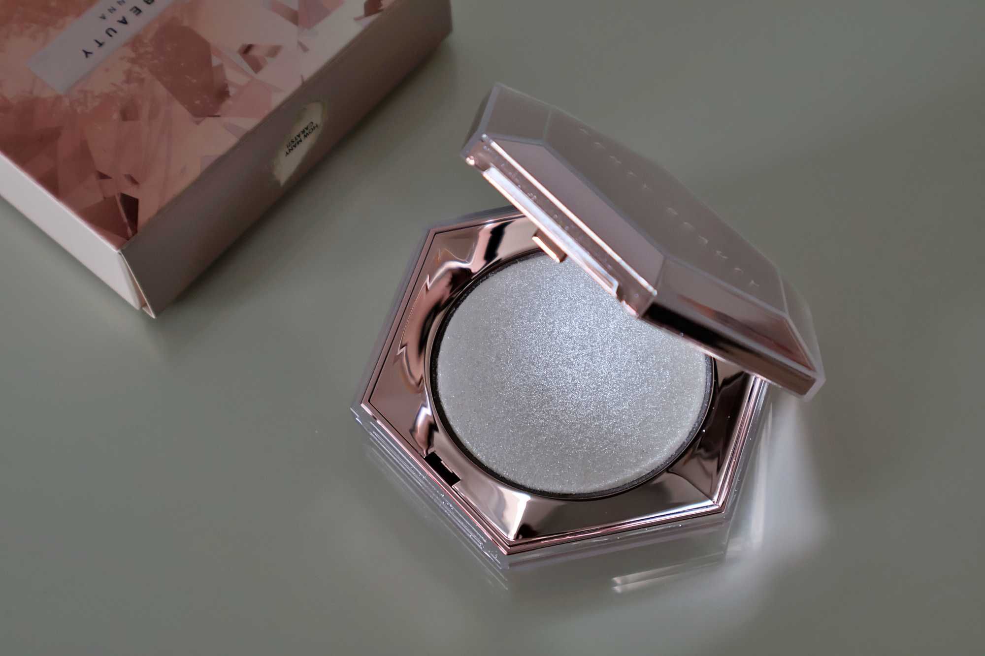 Iluminador Fenty Beauty Diamond Bomb (NOVO)
