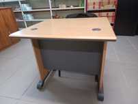 Mesa de trabalho / secretaria