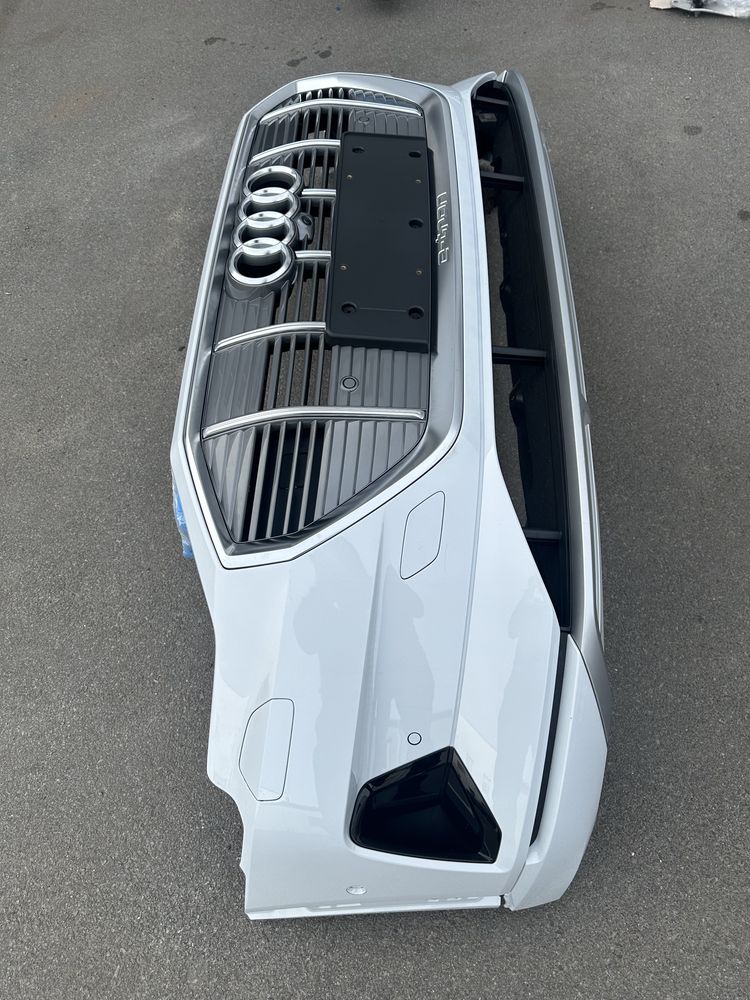 Audi Etron запчатини кузовні деталі фари крила бампери двері