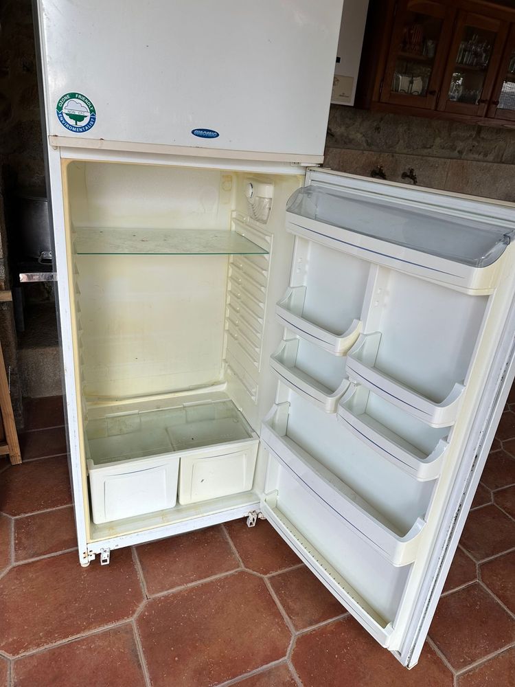 Frigorifico a funcionar