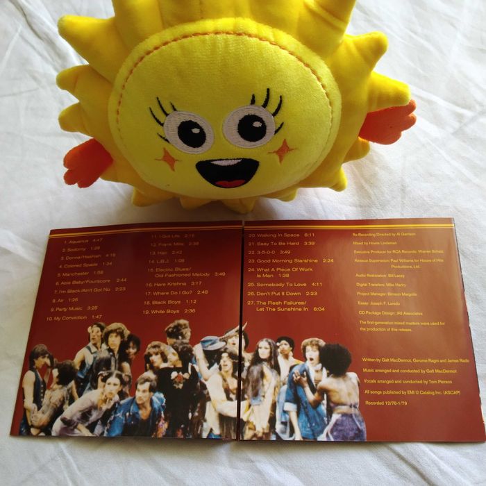 Film - musical , Hair - płyta Cd i maskotka .