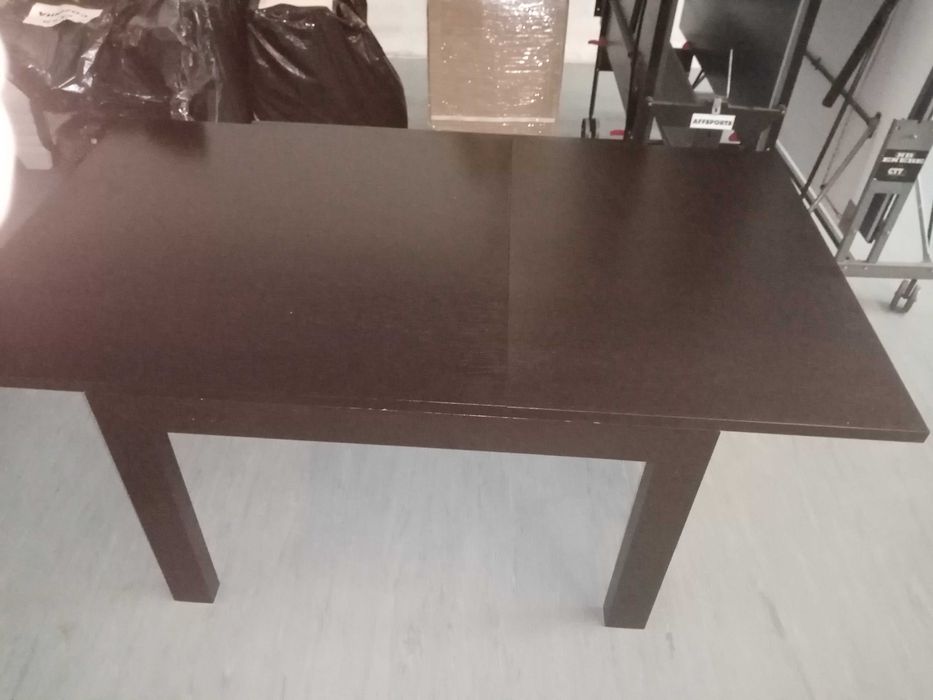 mesa de cor  preta