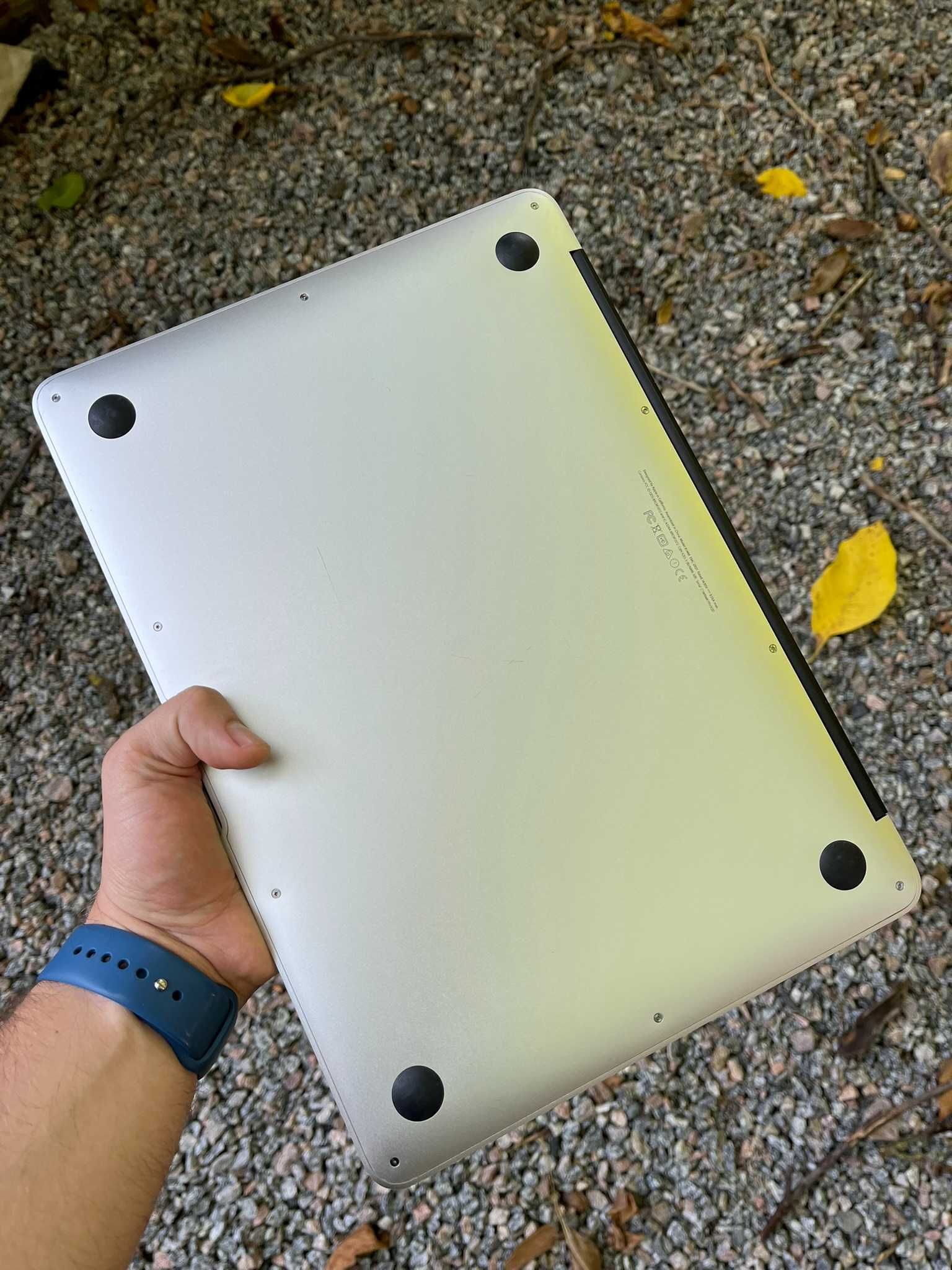 MacBook Air 13 A1466 8/128 в ідеальному стані