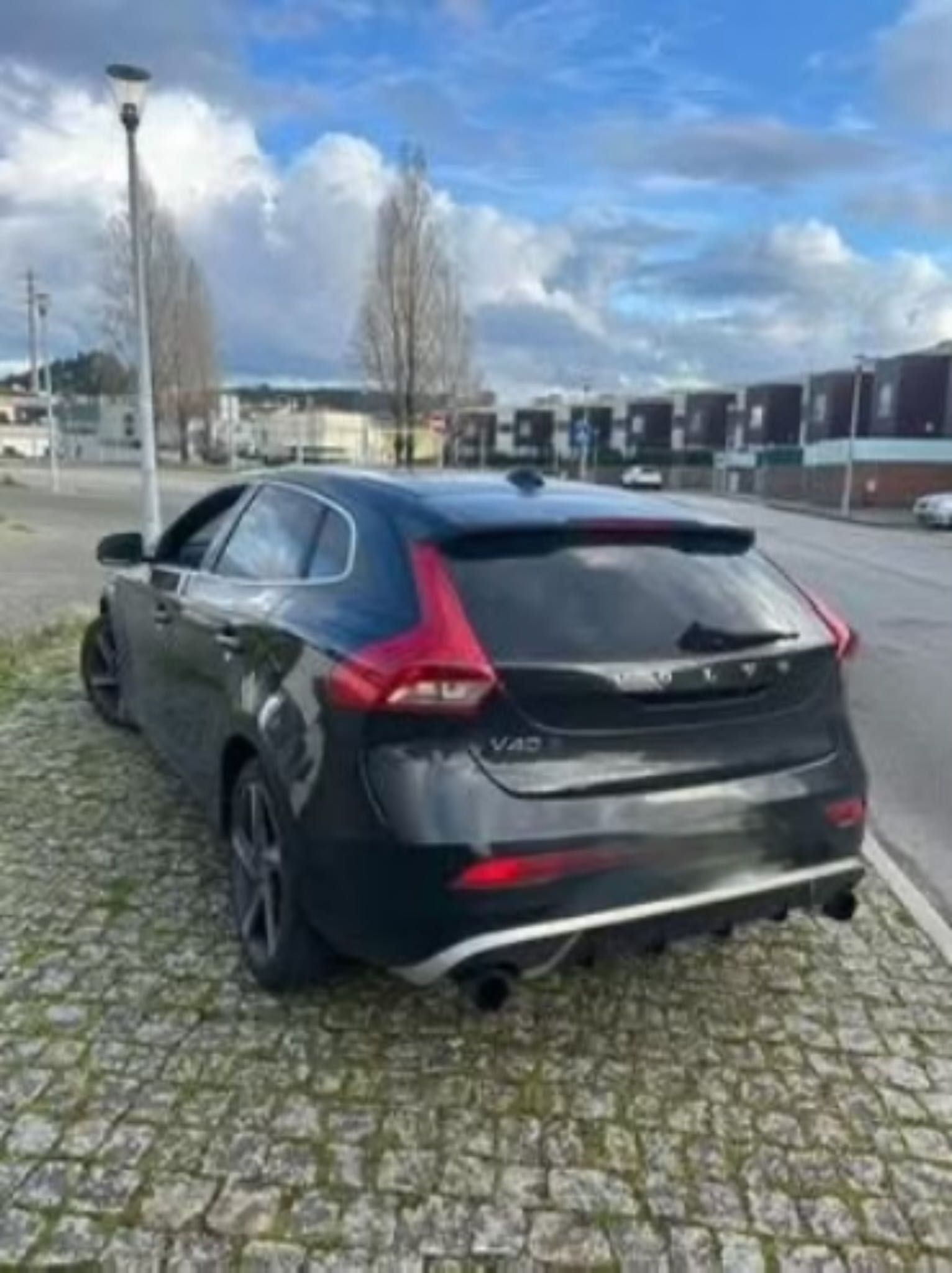 Volvo V40 R Design