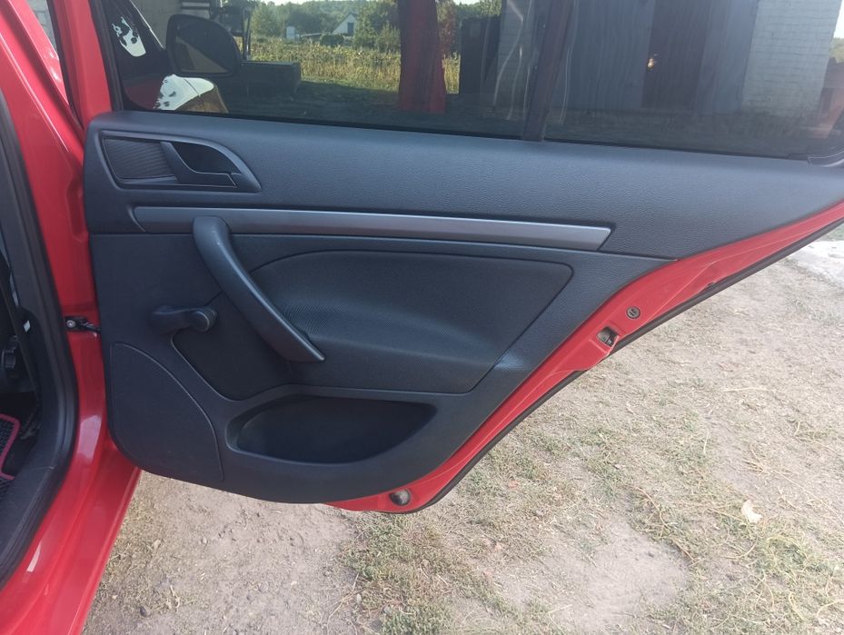 Продам надійне не дороге в обслуговуванні авто.