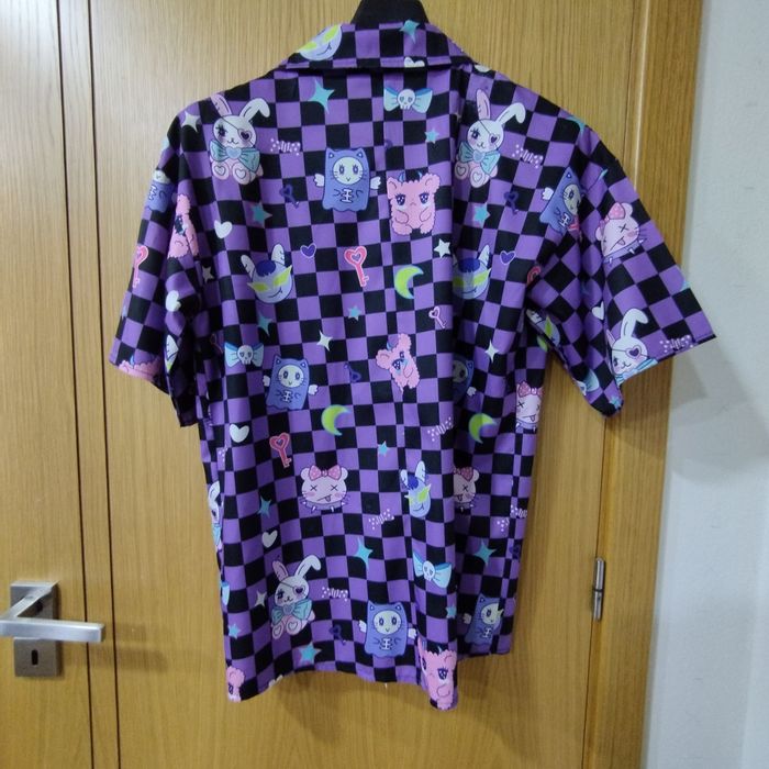 Camisa colorida animada