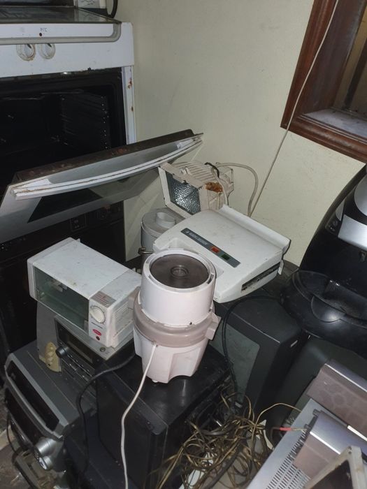 Venda de recheio eletrodomésticos sofas entre outros. Venda com urgênc