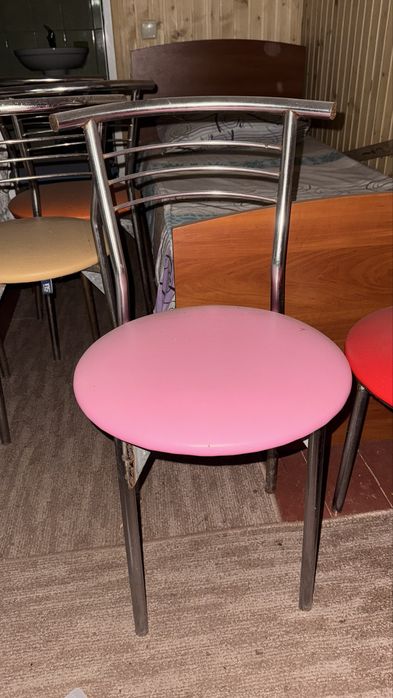 Стілець із мʼяким сидінням