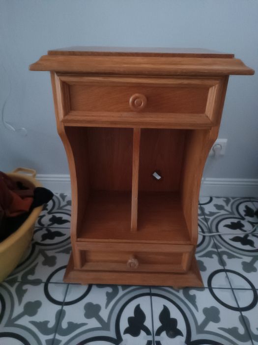 Szafka nocna z szufladkami