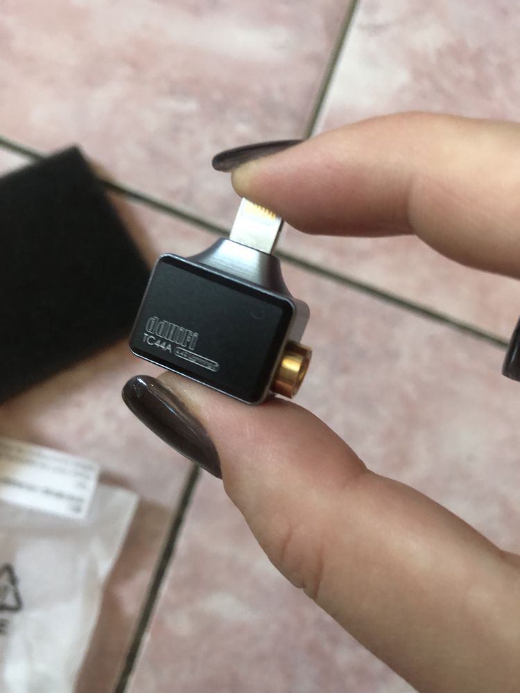 TC44A, портативный USB ЦАП с адаптером на 4,4 мм.