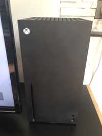 Xbox Series X z grą i padem