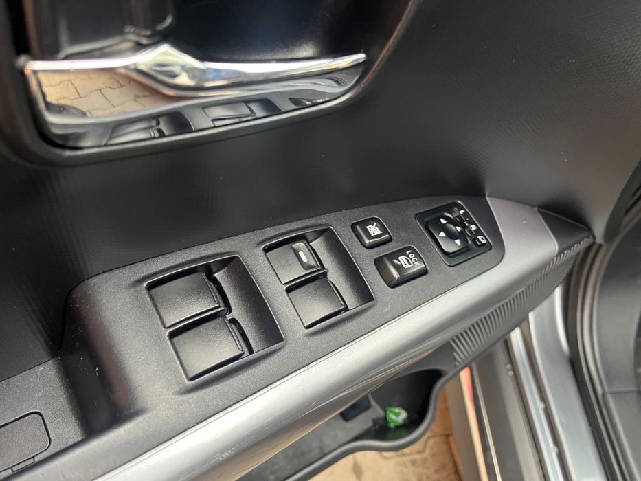 Мітсубісі аутлендер  2.2  2011 автомат