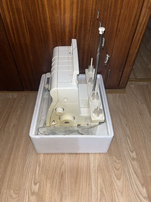 Maquina Corte e Cose SINGER