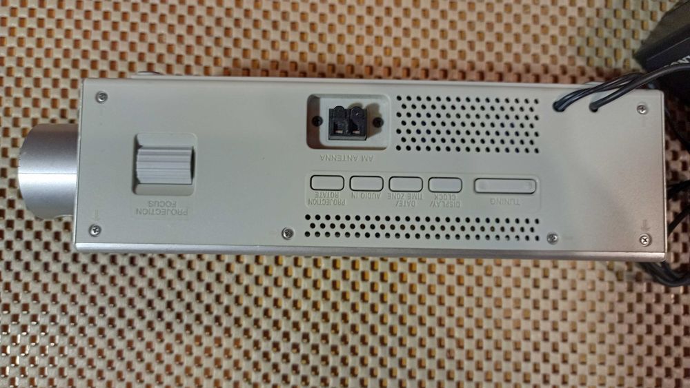 Радиочасы с проектором "Sony ICF-C717PJ"