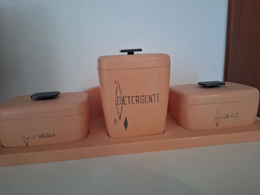 Recipientes em baquelite