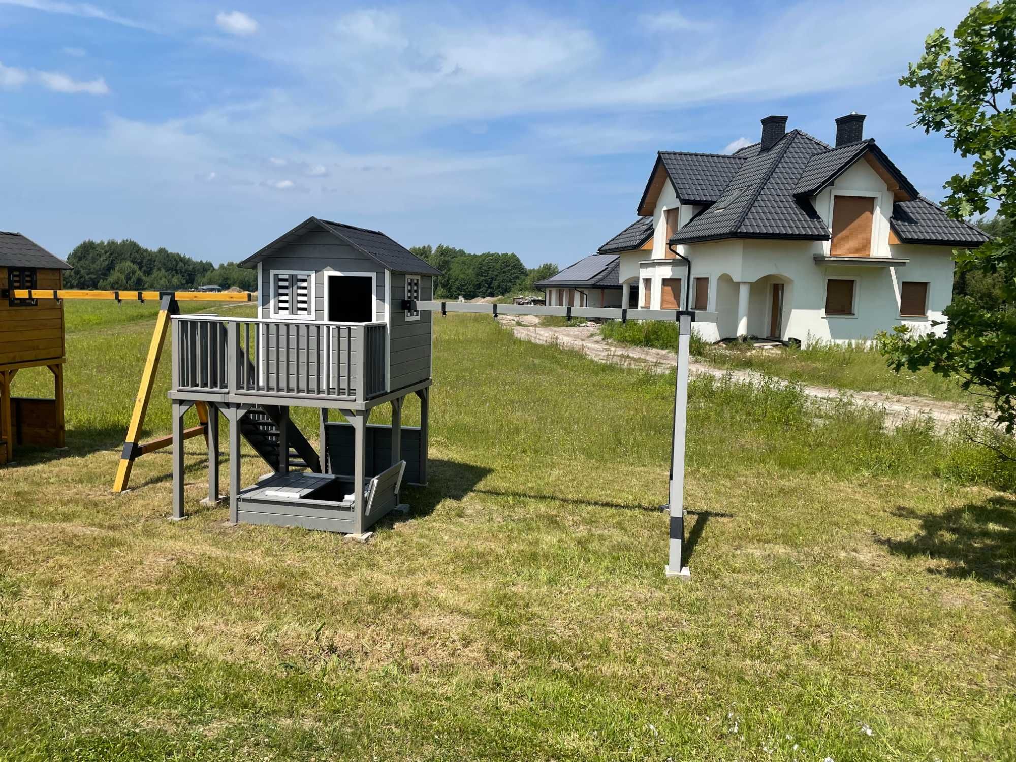 Domek dla dzieci. Plac zabaw.