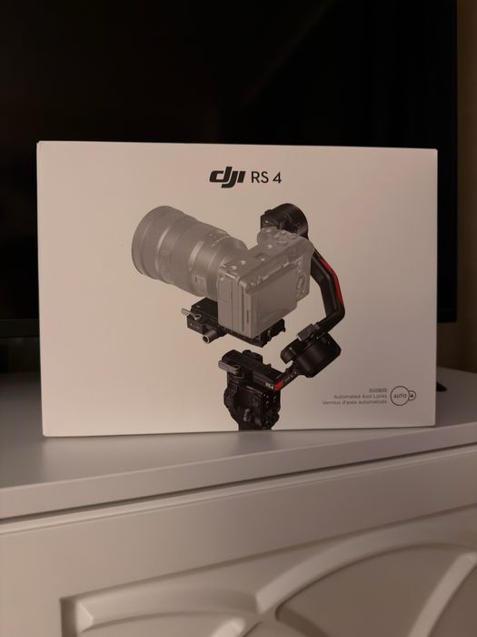 Продам новый стабилизатор DJI RS4 + доп. рукоятка