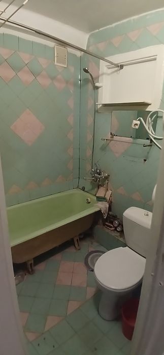 Продам 1 ком на Куреневке по ул. Кириловская