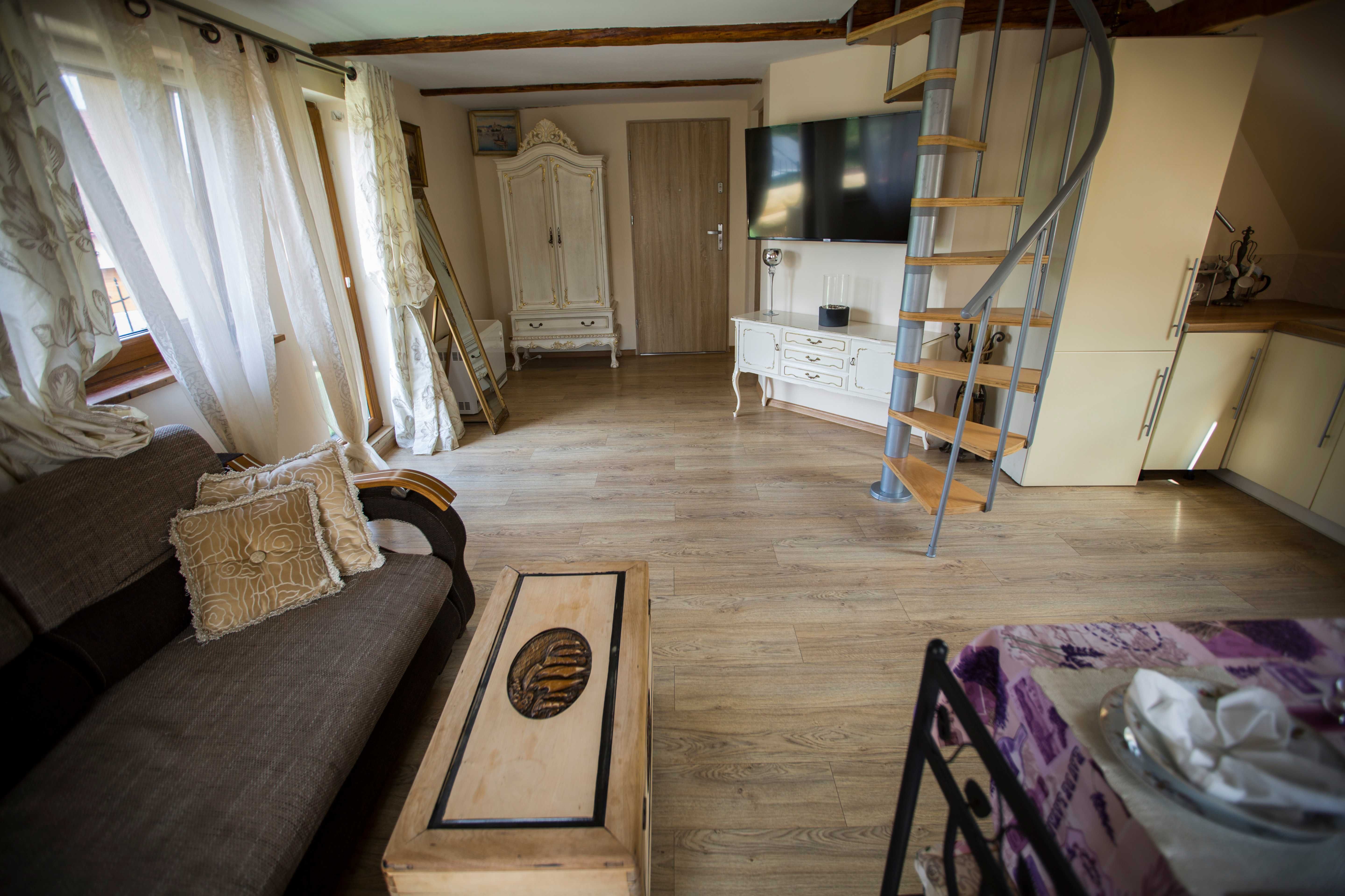 6 apartamentów blisko Zamku Książ cena od 34 do 100 zł/dobę/osobę