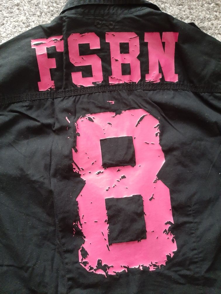 New Yorker Fishbone FSBN koszula czarna S z numerem 8 militarna różowa