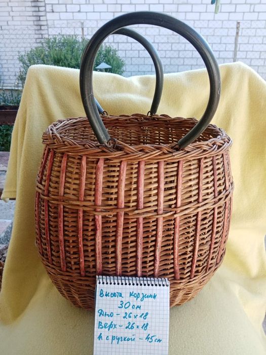 Корзина, лукошко плетенное из лозы