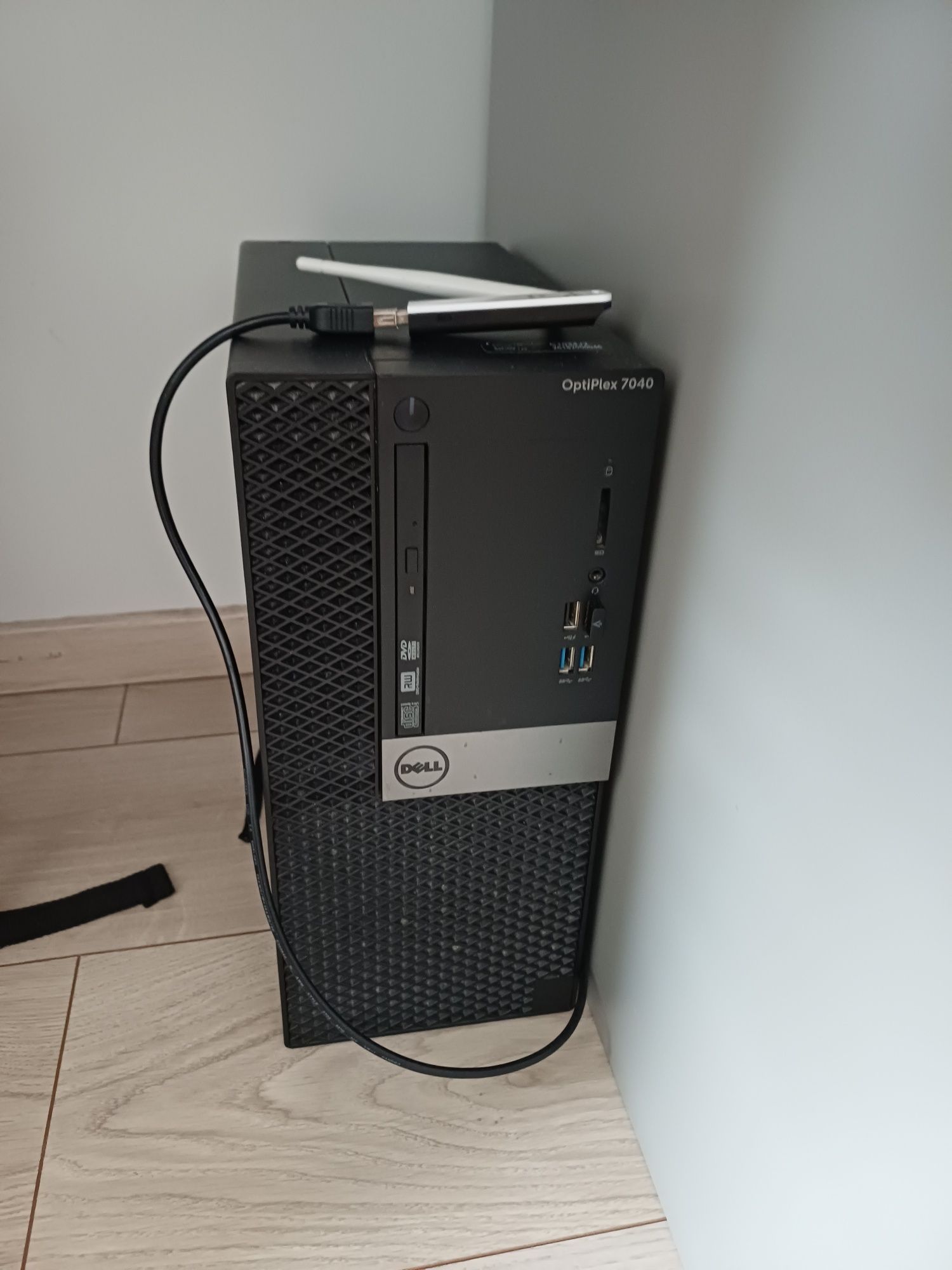 Komputer + monitor