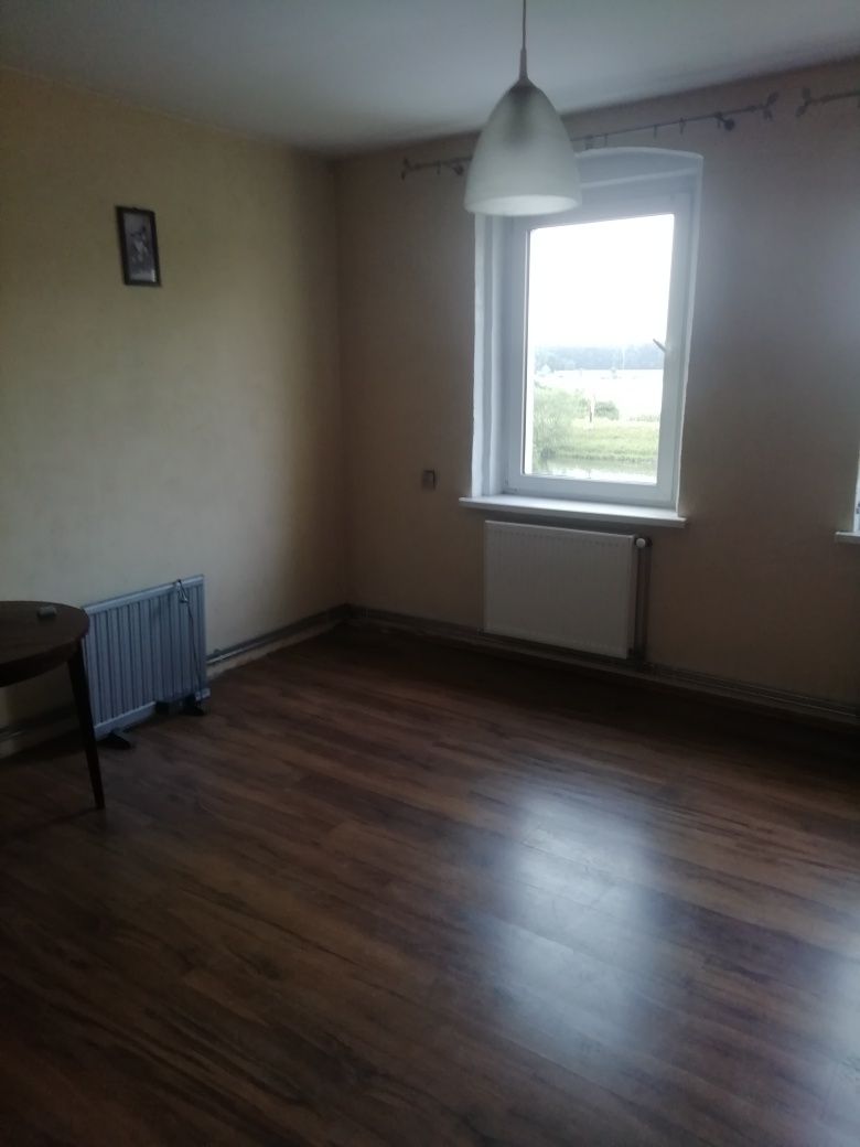 Mieszkanie 51,29m2,  2 garaże, 2 ogródki, duża piwnica i poddasze.